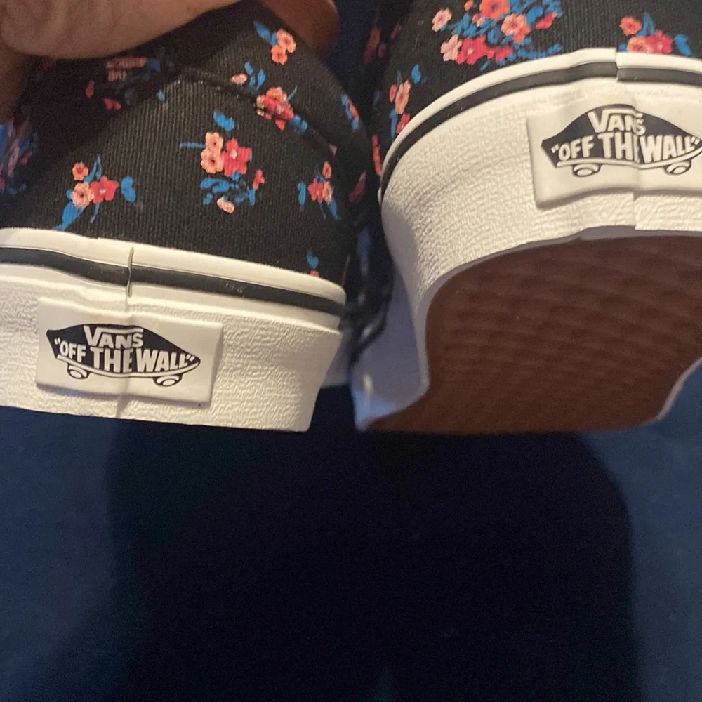 NWT Vans Ditsy Floral Black/true white unisex men size 4.5 & 7.5 &women size 6&9 - Picture 4 of 7